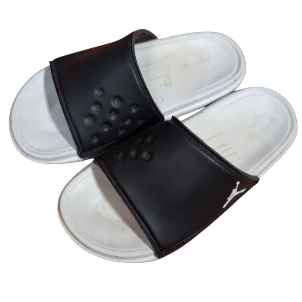 Jordan Black &  White Slide Sandals Men's 9 Summer Beach Weekends College Prep